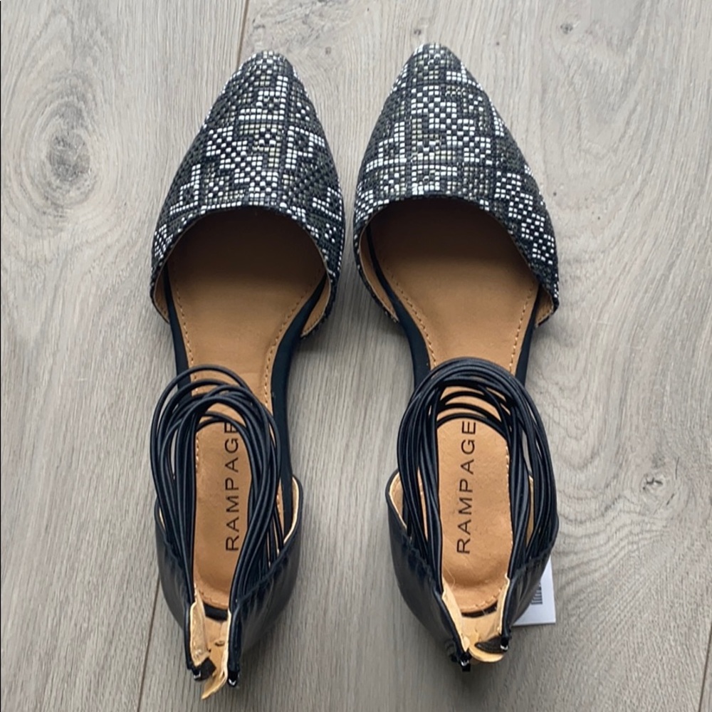 Flat sandals